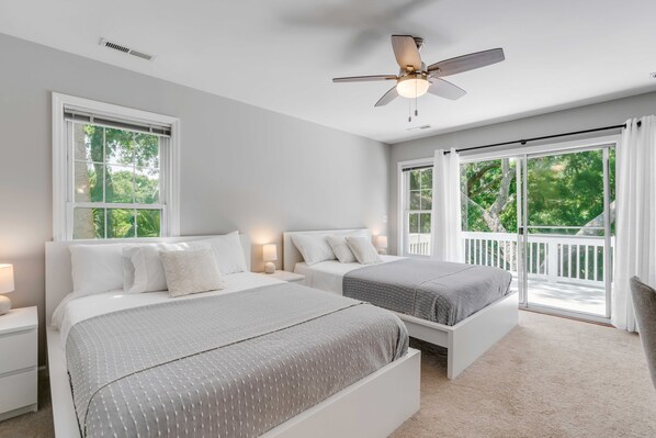 3 bedrooms, desk, iron/ironing board, travel crib