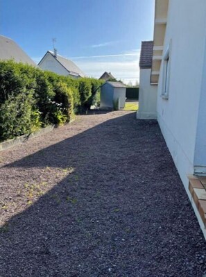 المنطقة المحيطة بالمنشأة