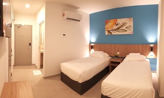 Habitación superior con 2 camas individuales | Wifi gratis y ropa de cama