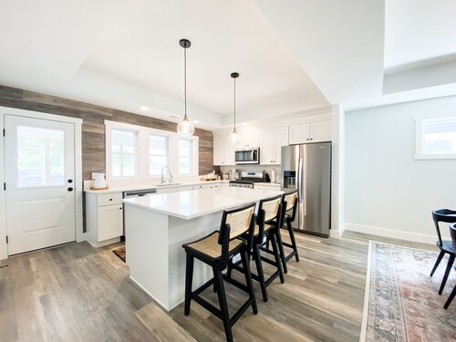 Modern New-Build w/ Screened Porch - Walk to Beach