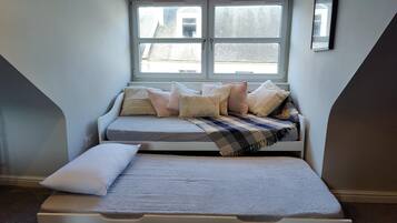 House (2 Bedrooms)