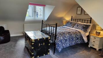 House (2 Bedrooms) | 2 bedrooms, iron/ironing board, travel crib, bed sheets