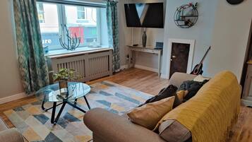 House (2 Bedrooms) | Living area