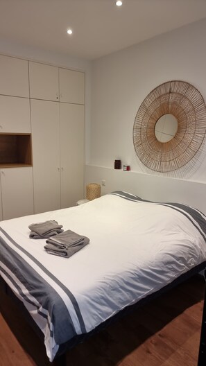 3 bedrooms, iron/ironing board, free WiFi, bed sheets