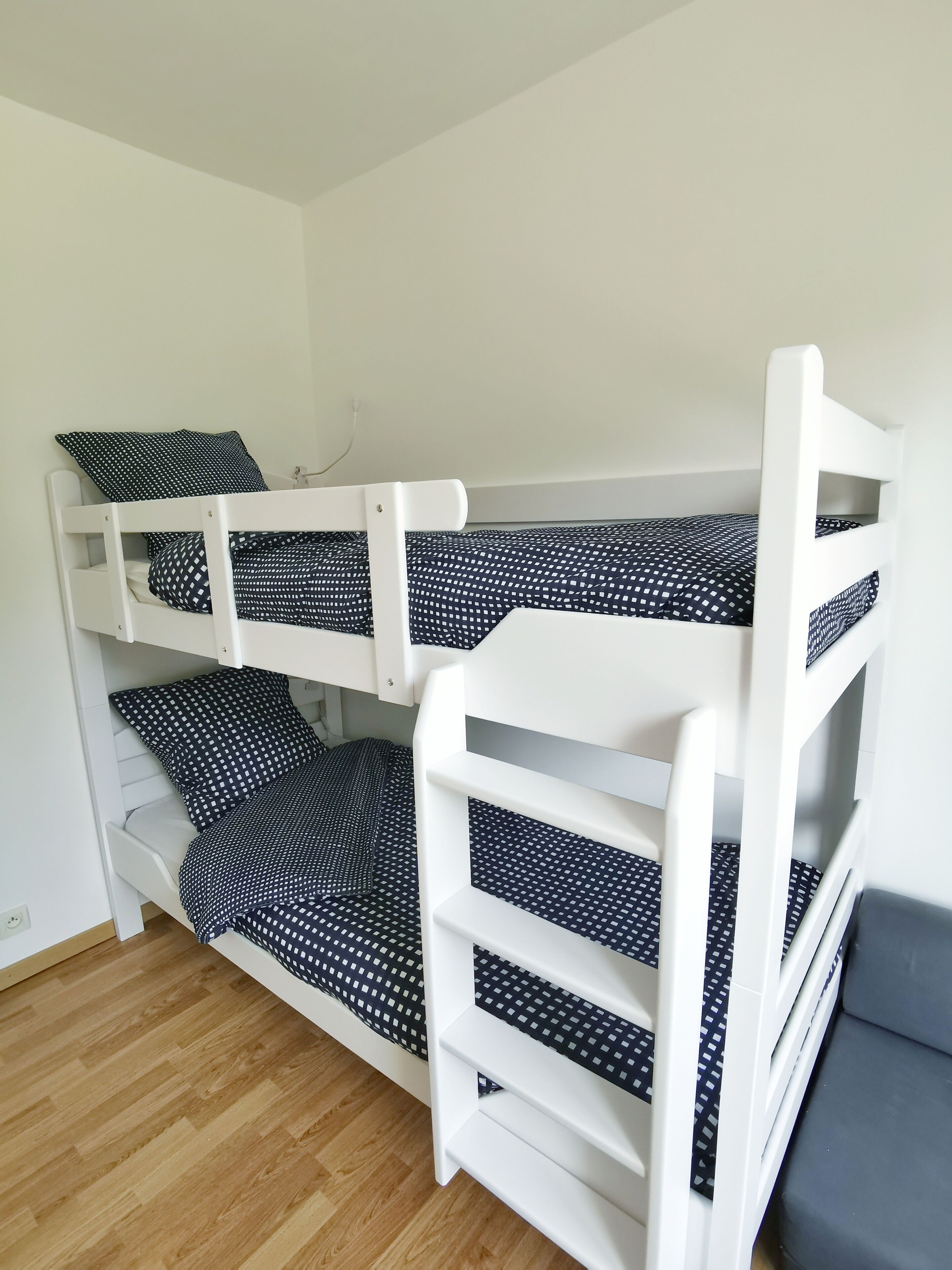 3 bedrooms, desk, iron/ironing board, travel cot
