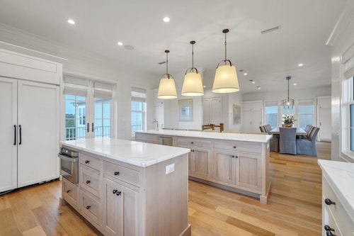 Gulf views! 2 minute walk to beach. Large pool and outdoor space! 7 bikes,  LSV!