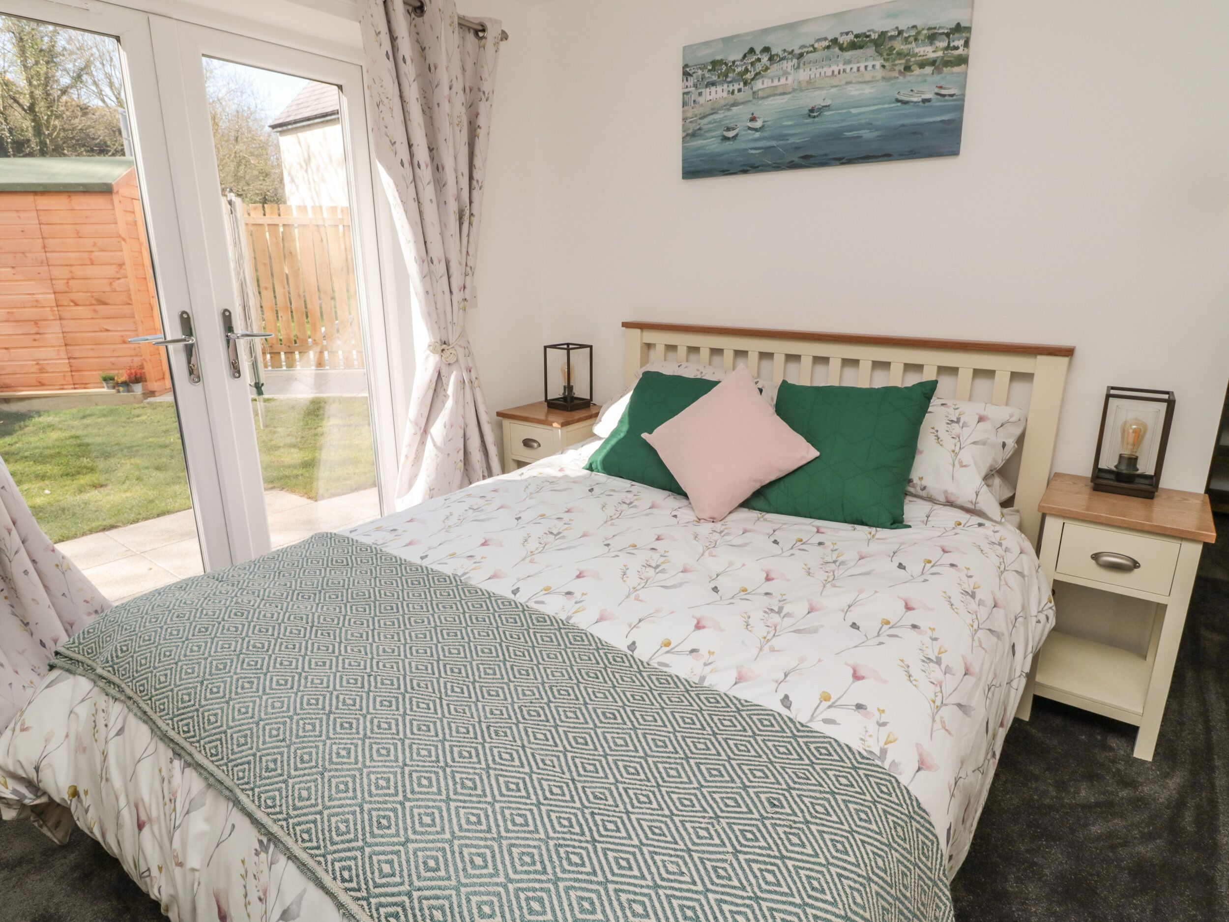 4 habitaciones, decoración personalizada y muebles diferentes 