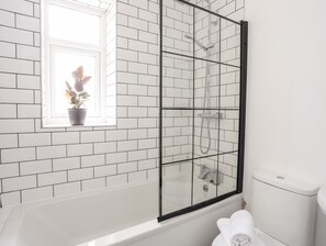 Feriehus | Badeværelse | Bruser