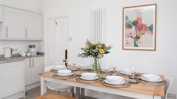 Cottage | Dining