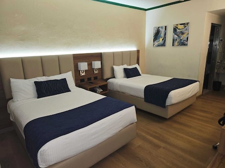 Luxury Double Room | Premium bedding, in-room safe, desk, laptop workspace. Hotel Las Misiones