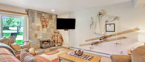 Smart TV, fireplace