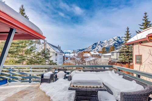 Rocky Mountain House - Sleeps 23