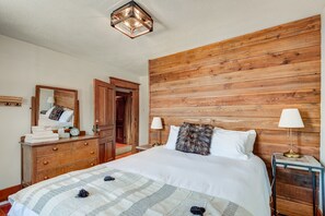 10 bedrooms, iron/ironing board, free WiFi, bed sheets - Rocky Mountain House - Sleeps 23 (Banff)