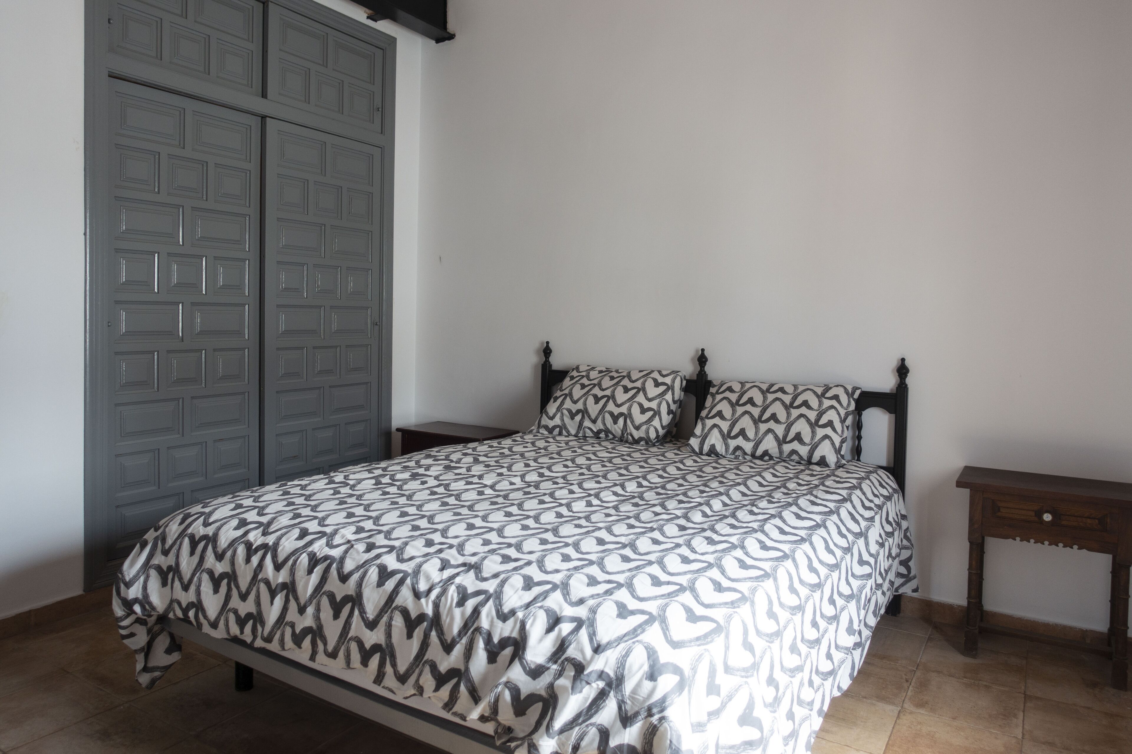 4 makuuhuonetta, työpöytä, vauvan matkasänky, ilmainen Wi-Fi