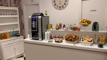 Café da manhã com buffet todos os dias mediante uma taxa