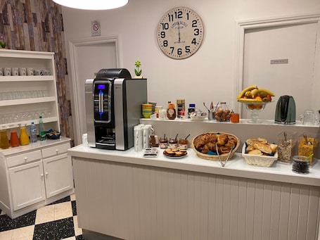 Desayuno buffet diario (EUR 9.50 por persona). La villa Lorraine