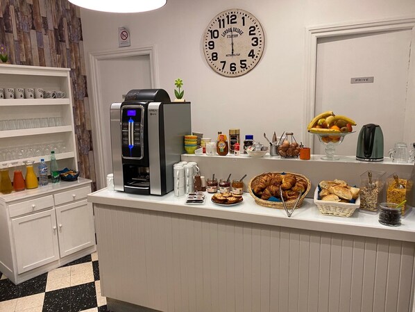Petit déjeuner buffet (9.50 EUR par personne)