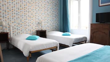 Phòng 4 dành cho gia đình | Trang bị nội thất với thiết kế riêng biệt, bàn