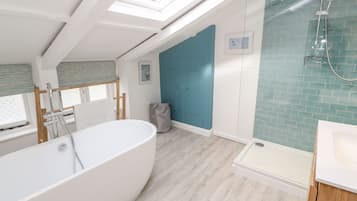 Cottage | Bathroom | Shower