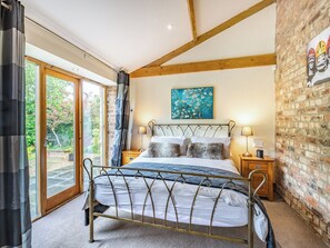 5 bedrooms, free WiFi, bed sheets - 5 bedroom accommodation in Wold Newton, near Filey (Wold Newton, near Filey)