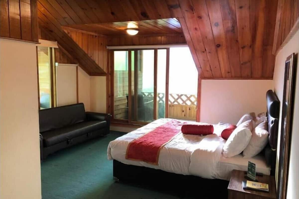 Deluxe Double Room | Free WiFi, bed sheets