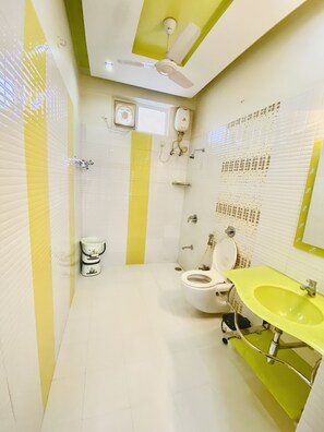 Dusche, Handtücher, Toilettenpapier