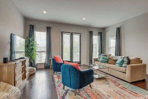 Televisión y chimenea 