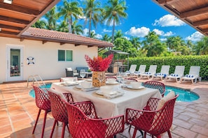 Outdoor dining