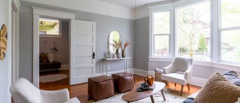 Smart TV, fireplace, stereo