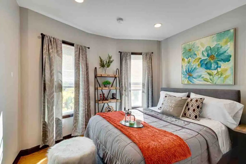 4 bedrooms, iron/ironing board, travel crib, free WiFi