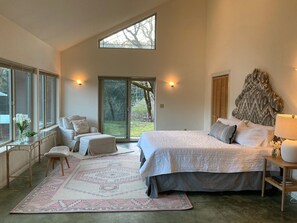 4 bedrooms, desk, iron/ironing board, free WiFi