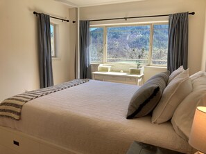 5 bedrooms, desk, iron/ironing board, free WiFi