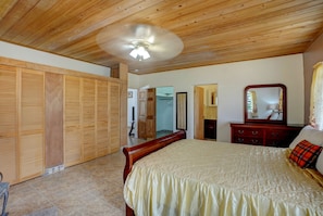 2 bedrooms, desk, iron/ironing board, free WiFi