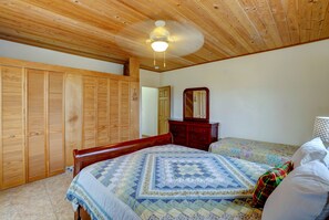 3 Schlafzimmer, Schreibtisch, Bügeleisen/Bügelbrett, kostenloses WLAN