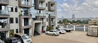 City Central Oasis 1Bedroom Apartment-10 mins walk to Downtown KLA. Netflix/Wifi