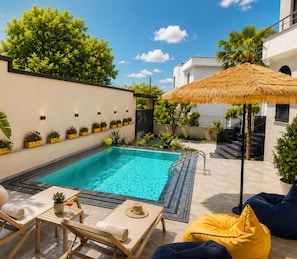 Pool - Joan Luxury Villa Apt with private pool & Gym (Tirana)