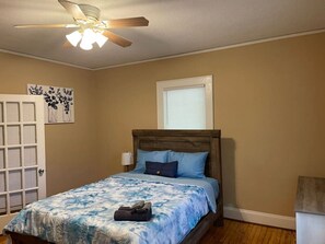 3 Schlafzimmer, Schreibtisch, Bügeleisen/Bügelbrett, kostenloses WLAN