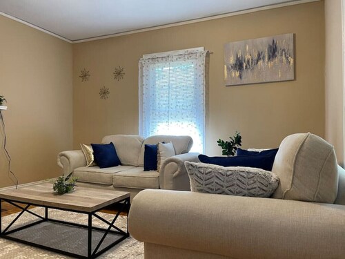 Pet-Friendly Home Near Speedway | Fenced Yard + Fast WiFi