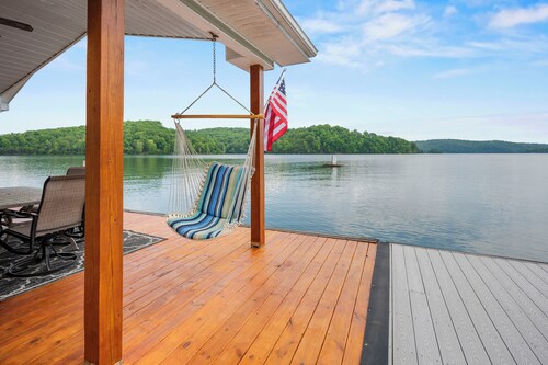 Floating Holiday #4 on Norris Lake at Springs Dock Marina. Front Row View!