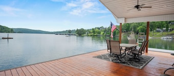 FRONT ROW FLOATING HOUSE at Springs Dock Marina on Norris Lake