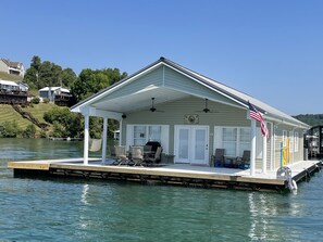 Exterior - Floating Holiday #4 on Norris Lake at Springs Dock Marina. Front Row View! (LaFollette)