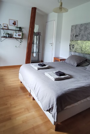 5 bedrooms, iron/ironing board, travel cot, free WiFi