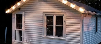 Sweet and Cozy GOTL 2 Bdr Cottage- Pet Friendly!