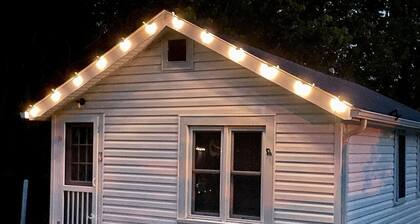 Sweet and Cozy GOTL 2 Bdr Cottage- Pet Friendly!