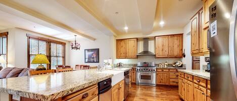 Kühlschrank, Mikrowelle, Ofen, Geschirrspüler