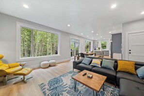 Unclassified image, 2 of 28, button