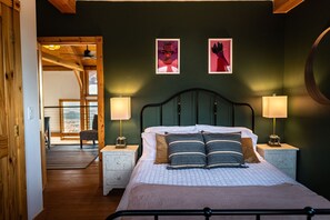 3 bedrooms, desk, free WiFi, bed sheets - Luxury Mountain Top Cabin with Stunning Views (Glenwood Springs)