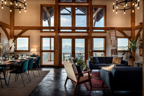 Luxury Mountain Top Cabin with Stunning Views