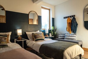 3 quartos, escrivaninha, Wi-Fi de cortesia, roupa de cama
