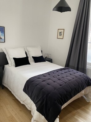 2 chambres, fer et planche à repasser, lit parapluie, Wi-Fi gratuit